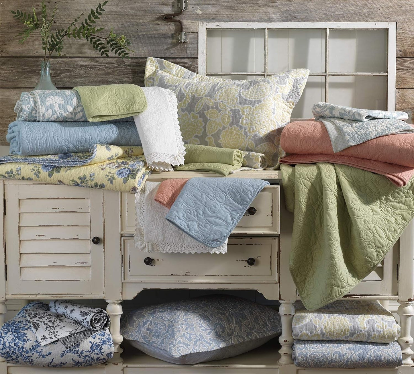 Laura Ashley Trapunta Home Rüschen Garden Collection, 100% cotone, Ultra morbida, Per tutte le stagioni, Reversibile, Elegante, Letto matrimoniale, Colore Crema (197783) Piumini e trapunte Naty Shop