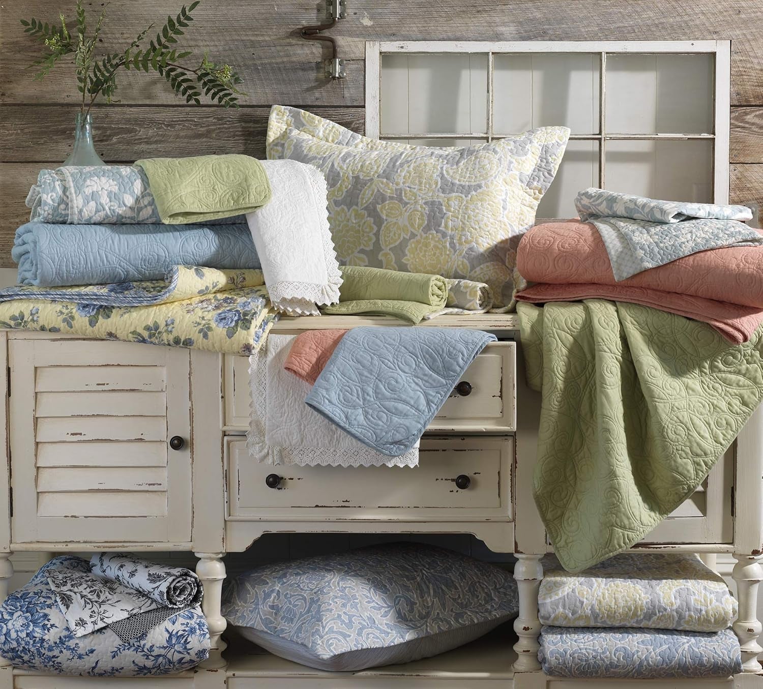 Laura Ashley Trapunta Home Rüschen Garden Collection, 100% cotone, Ultra morbida, Per tutte le stagioni, Reversibile, Elegante, Letto matrimoniale, Colore Crema (197783) Piumini e trapunte Naty Shop