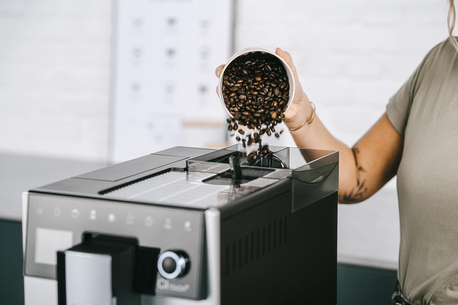 Melitta CI Touch - Macchina per caffè espresso completamente automatica con sistema per il latte, macchina per caffè espresso con macinacaffè integrato e cappuccinatore, ad es. per espresso o cappuccino, argento