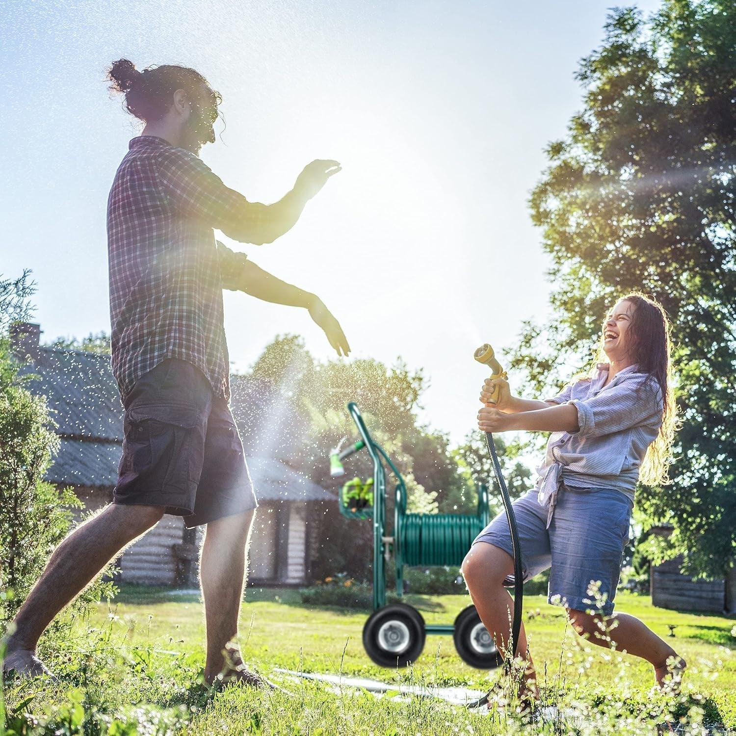 Carrello portatubo Relaxdays, fino a 90 m, 4 pneumatici, raccordo a scatto, avvolgitubo in metallo, distributore tubo con cestello, verde