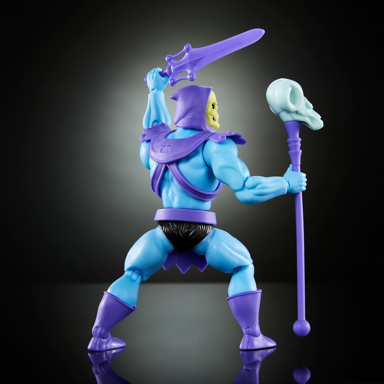 Giocattolo Masters of the Universe Origins, figura di Skeletor della collezione di cartoni animati, cattivo in piedi a ca. 14 cm con armatura, bastone, spada e 2 maschere, Action figures HYD24 Naty Shop