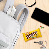 M&M's Confezione sfusa di cioccolato alle arachidi 24 x 45 g di lenticchie al cioccolato aromatizzate alle arachidi regalo al cioccolato (1080 g) ideali come dolcetto a tema calcistico