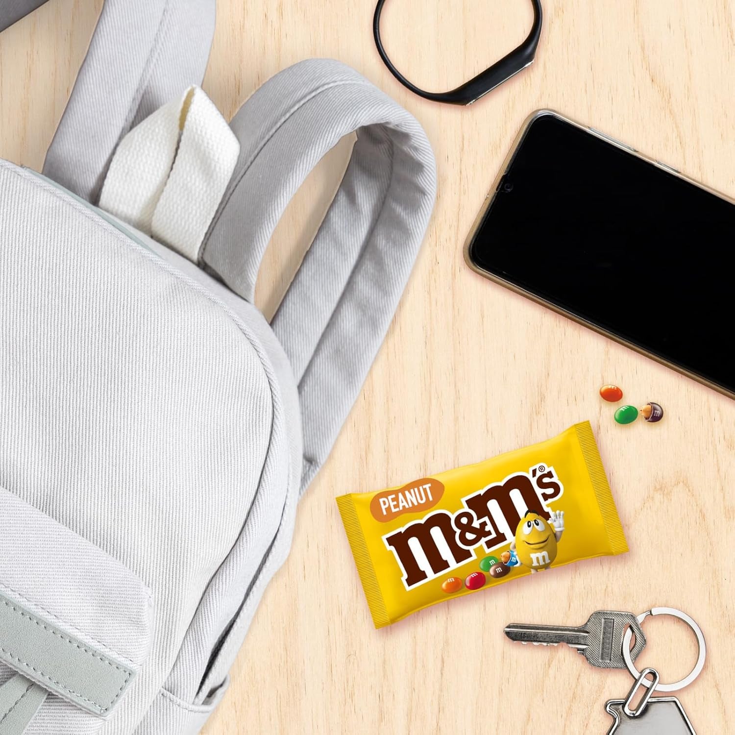 M&M's Confezione sfusa di cioccolato alle arachidi 24 x 45 g di lenticchie al cioccolato aromatizzate alle arachidi regalo al cioccolato (1080 g) ideali come dolcetto a tema calcistico