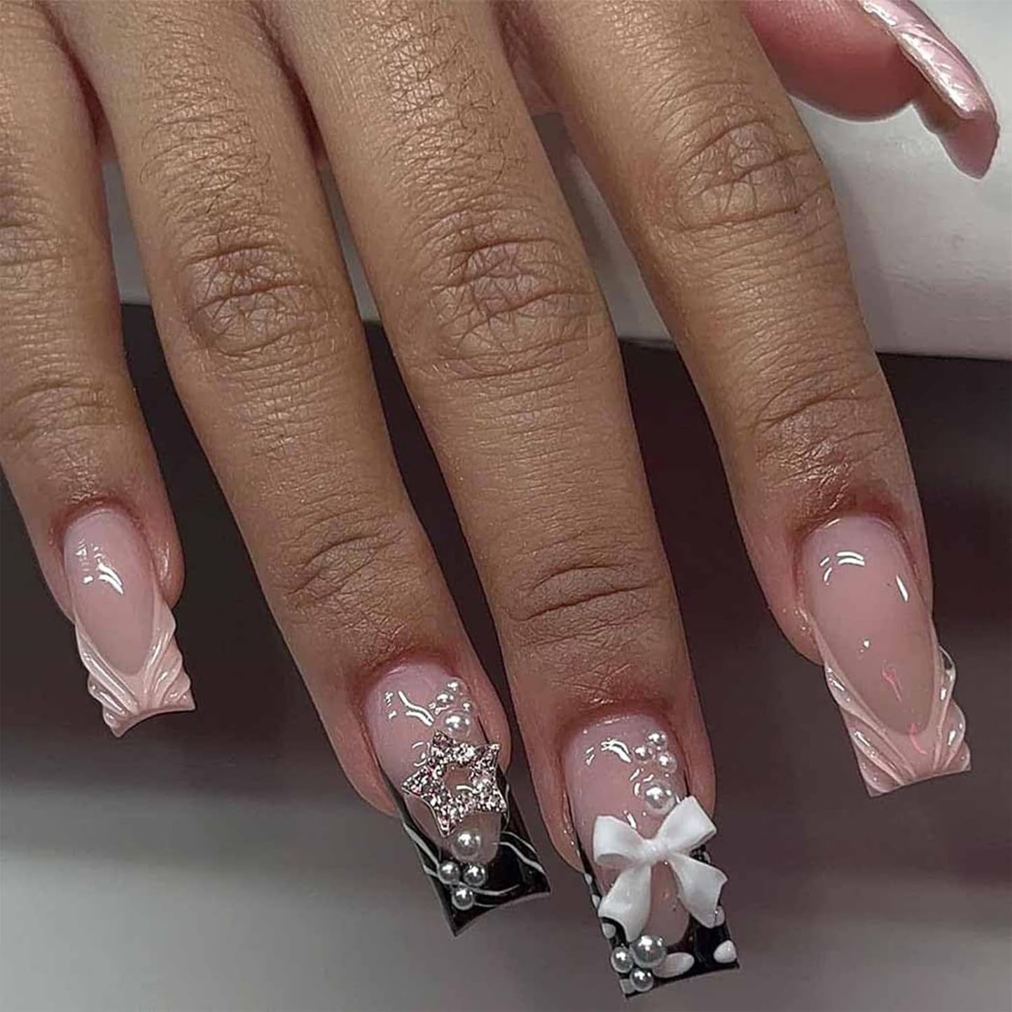 24 pezzi di strass di media lunghezza rosa perla quadrata glitter 3D unghie finte per donne e ragazze