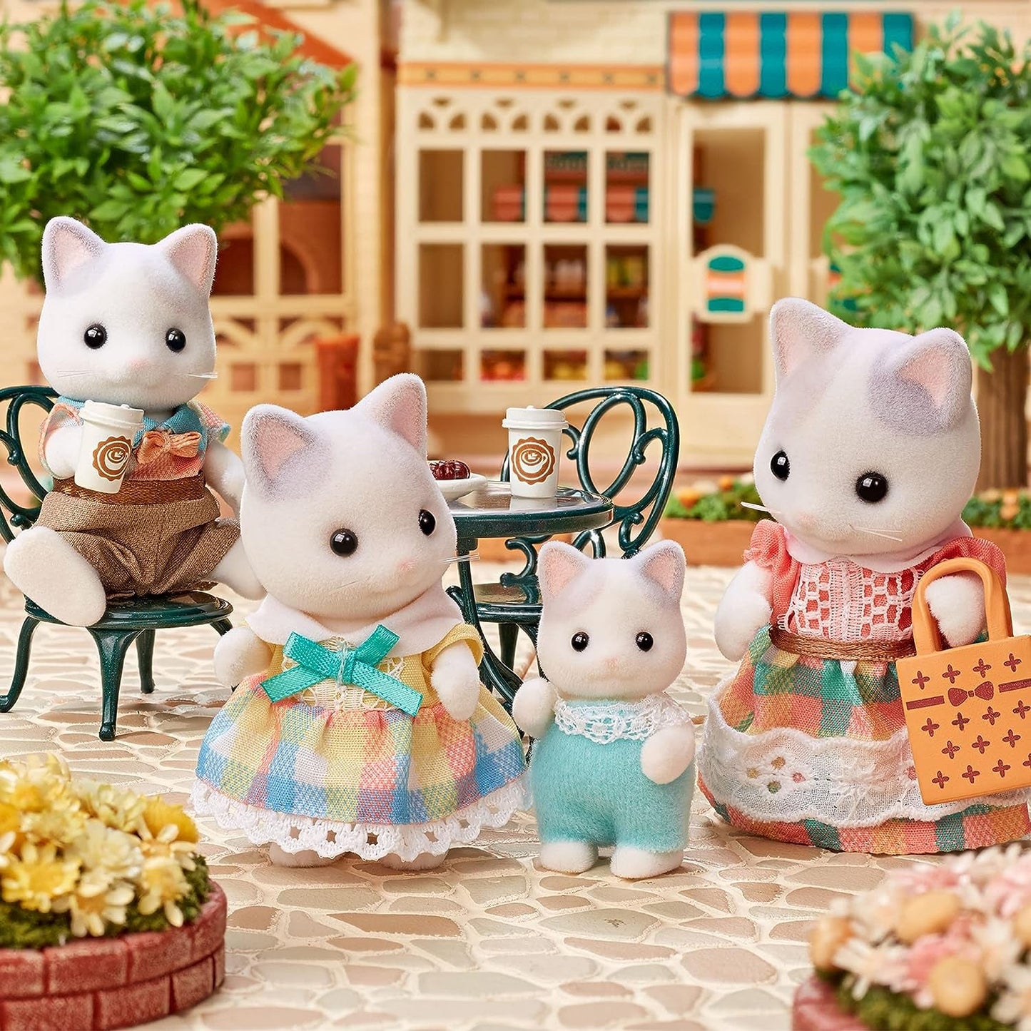 Sylvanian Families - 5738 Famiglia di gatti del latte - Figure di case delle bambole