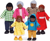 Hape Doll Family - Set di 6 accessori per casa delle bambole in pelle scura con figure in legno e tessuto, gioco di finzione, giocattolo educativo, giocattolo interattivo per bambini dai 3 anni in su