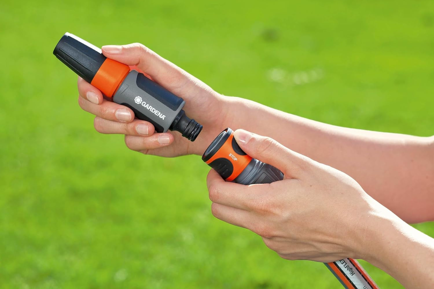 Set spray Gardena per tubi da 13 mm (1/2 pollice) e 15 mm (5/8 pollici): Set spray per pulizia con Aquastop per cambio rapido del collegamento (18288-20)