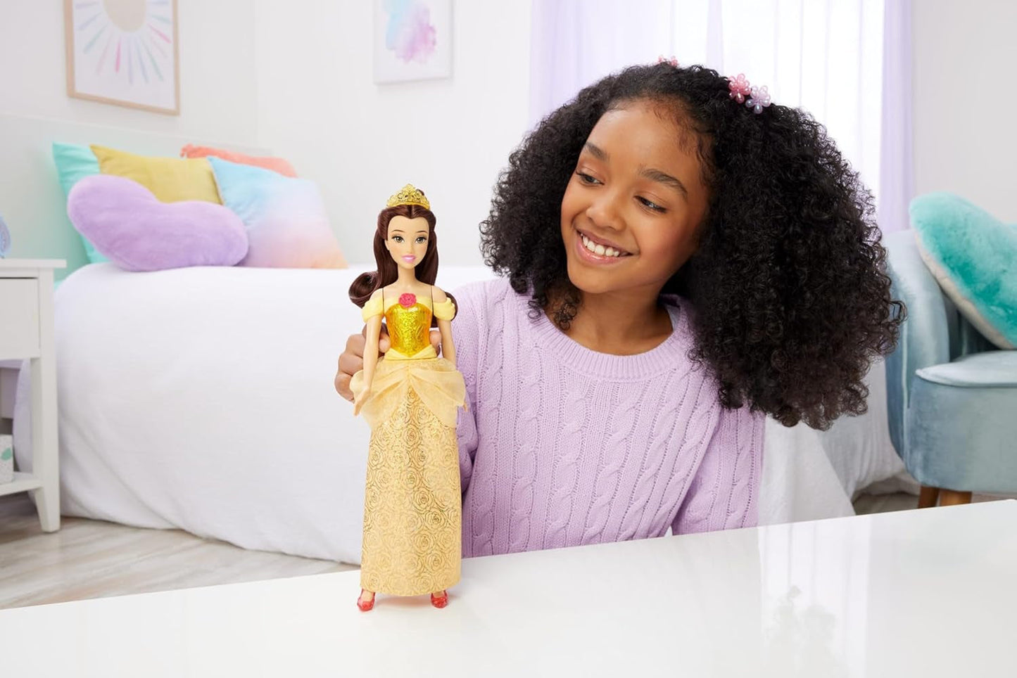 Mattel Disney Princess Giocattolo articolato Belle Fashion Doll con vestiti scintillanti e accessori Regalo ispirato al film Disney per bambini HLW11