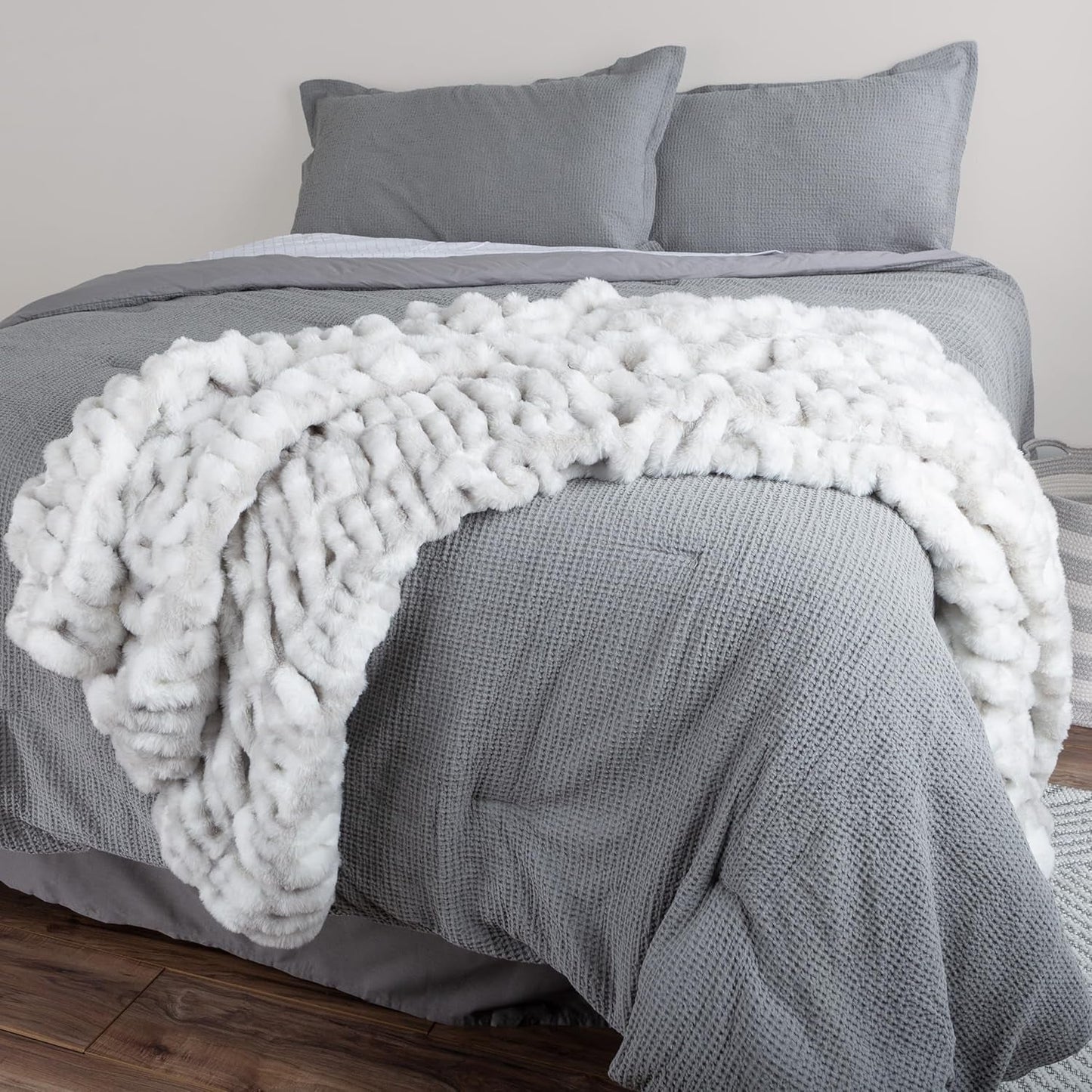 Lavish Home Coperta Gerüschte Oversize in Pelliccia Sintetica, 152,4 X 203,2 Cm, Pelliccia Sintetica Jacquard, Copriletto Queen Size per Letti e Divani, Letti e Coperte Grigie Lavish Home