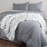 Lavish Home Coperta Gerüschte Oversize in Pelliccia Sintetica, 152,4 X 203,2 Cm, Pelliccia Sintetica Jacquard, Copriletto Queen Size per Letti e Divani, Letti e Coperte Grigie Lavish Home