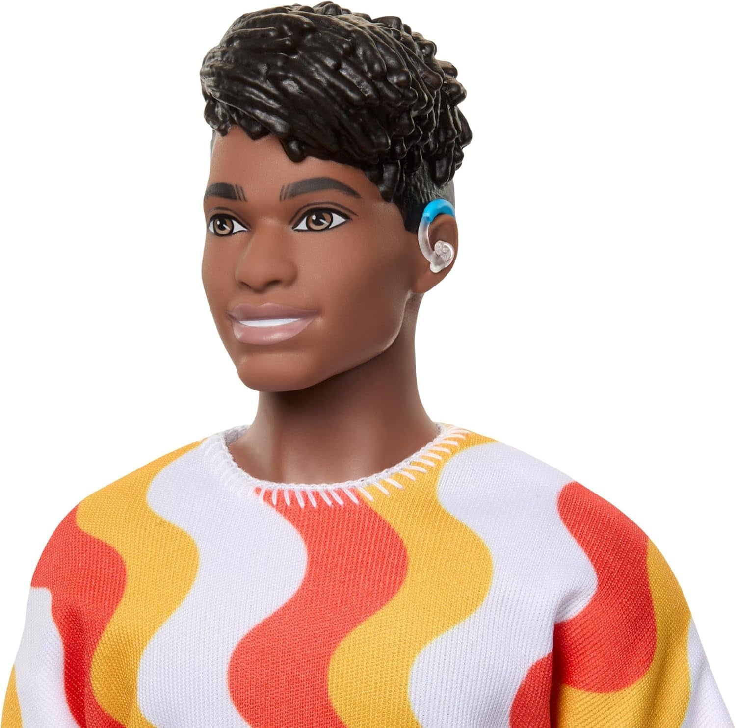 Barbie Fashionistas Ken bambola n. 220 Con spalline e corpo ampio in camicia fantasia arancione rimovibile, pantaloncini e sandali con plateau, HRH23 Naty Shop Dolls