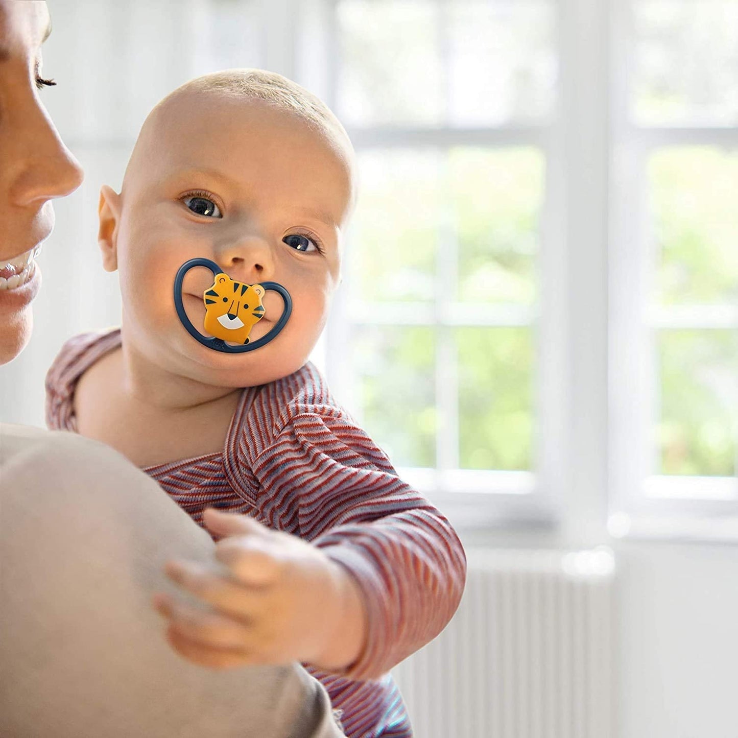 Ciuccio NUK Space per bambini 6-18 mesi, aperture extra grandi per pelli sensibili, silicone senza BPA, motivo zebrato, confezione da 2