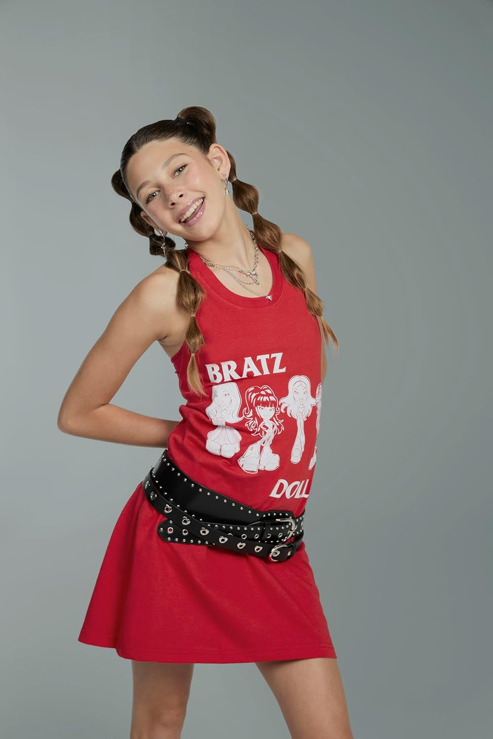 La bambola Bratz Stylin' Jade alla moda in stile maglietta include accessori, un giocattolo per ragazza carino