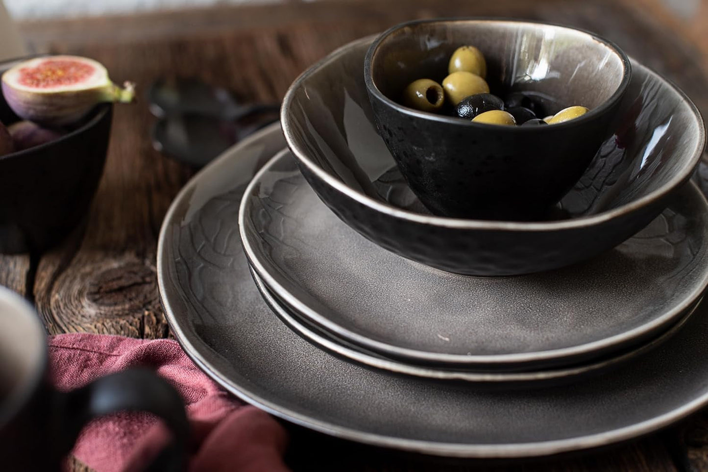 MÄSER 934073 Niara Organic Series Moderno set di stoviglie per 4 persone con emozionante look vintage, servizio combinato da 16 pezzi con una speciale combinazione di smalti nero e marrone, gres