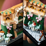 LEGO Icons French Café - Decorazioni per il soggiorno o l'ufficio - Set da costruzione per adulti con facciata pittoresca, vaso da fiori sospeso e sedie - Regalo per uomini e donne 10362 Set da costruzione Besuche den LEGO-Store