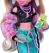 Monster High Lagoona Blu Neptuna Pesce Top Corto e Maxi Gonna Sportiva Bambola con 7 Accessori Tra Cui Occhiali da Sole a Conchiglia, Snack e Borsa, JHK33