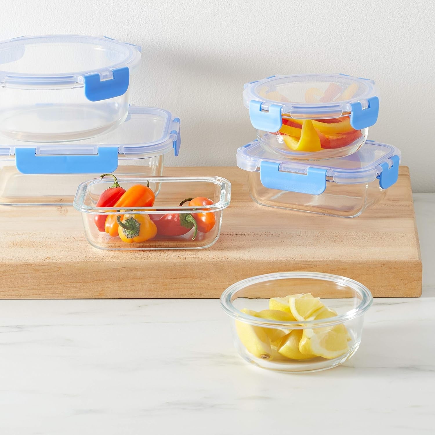 Amazon Basics Contenitori per alimenti con coperchi ermetici in vetro, set da 14 pezzi, 7 contenitori e 7 coperchi, senza BPA, trasparenti con nastro in silicone blu Scatole per alimenti Naty Shop