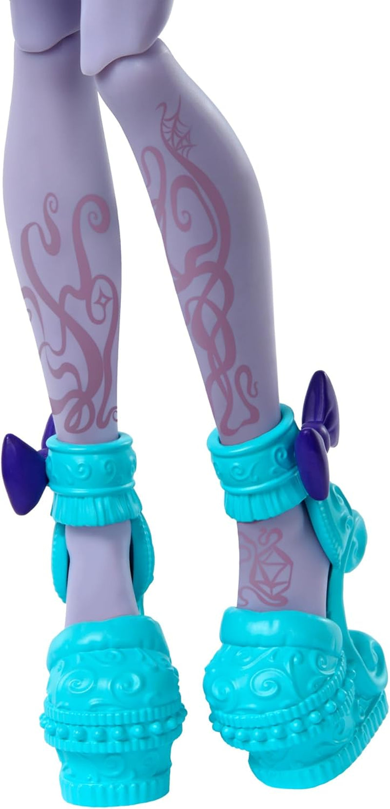 Monster High Fearbook Twyla Set di accessori a tema bambola e film club, giacca universitaria, album di laurea, gioco da tavolo e biscotti, HXW31