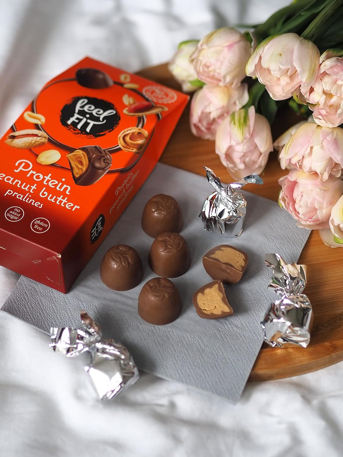 Feel FIT Praline proteiche al burro di arachidi in cioccolato al latte di alta qualità, senza zuccheri aggiunti, 17% di proteine, senza glutine 66g (1 confezione)