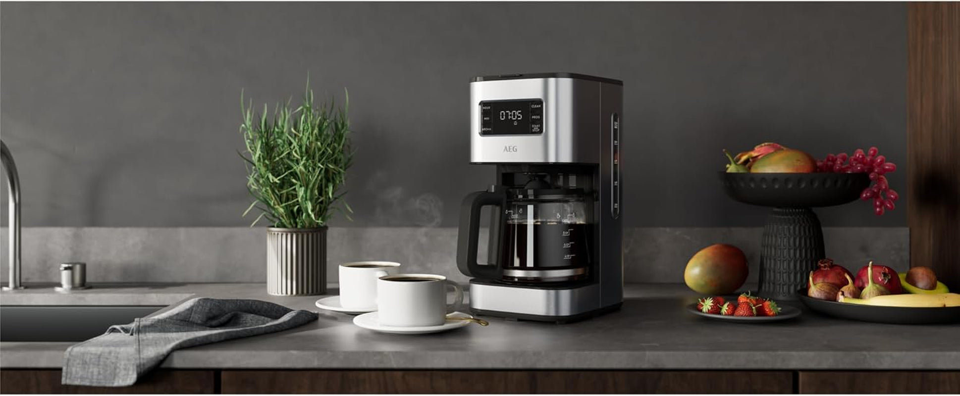 Macchina per caffè espresso AEG Deli 5, 1,5 l, timer programmabile, funzione di mantenimento in caldo, arresto di sicurezza, indicatore del livello dell'acqua, dosaggio ottimale, funzione antigoccia, acciaio inossidabile, CM5-1-6ST
