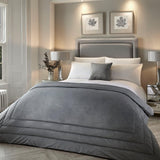 SOIRE'E Copriletto Soiree Melanie, velluto, 150 X 220 cm, ardesia Letti e coperte SOIRE'E Ardesia 150 X 220 cm
