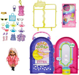 Barbie Extra Minis, bambola Extra Mini e set da gioco boutique, armadio con armadietti, mensole, specchi, piattaforma a 360°, bambola Extra Mini con accessori per capelli rosa, HHN15