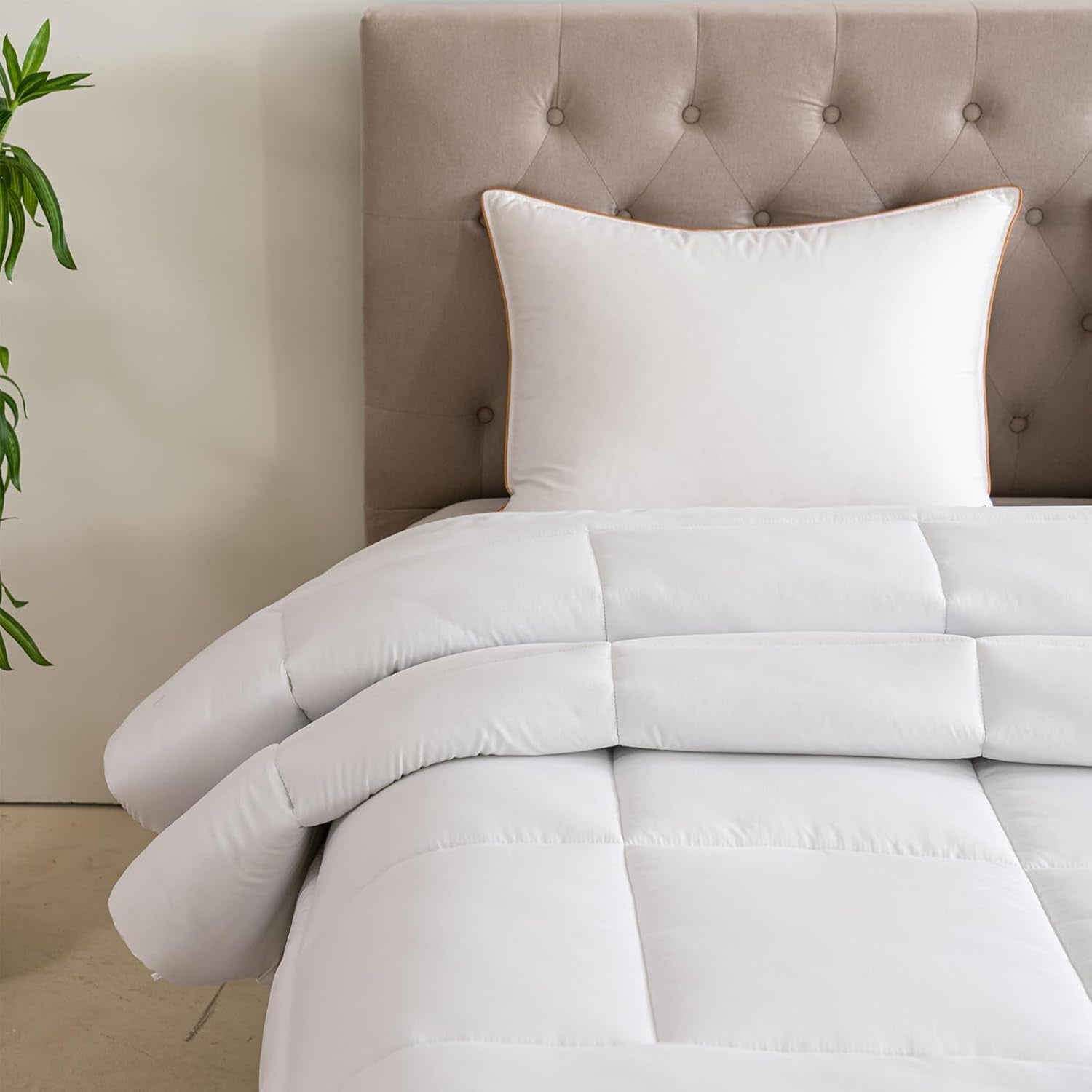 Good Nite Set Biancheria da Letto per Letto Singolo, 15 Tog, Calore Invernale, Letto Singolo, Morbido Poliestere, Fibra Cava, Lenzuola Bianche con Strisce Angolari, Lavabile in Lavatrice (Bianco, 15 Tog, 130 X 150 cm) Naty Shop Trapunte e Trapunte