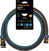 Fiskars Set di tubi dell'acqua per ruota idraulica con 2 connettori per tubo e connettore per rubinetto, misura universale, livello di rigidità torsionale 4 (di 5), 1,8 m, Ø1,3-1,5 cm (1/2-5/8"), Nero/Arancione/Blu, 1057621