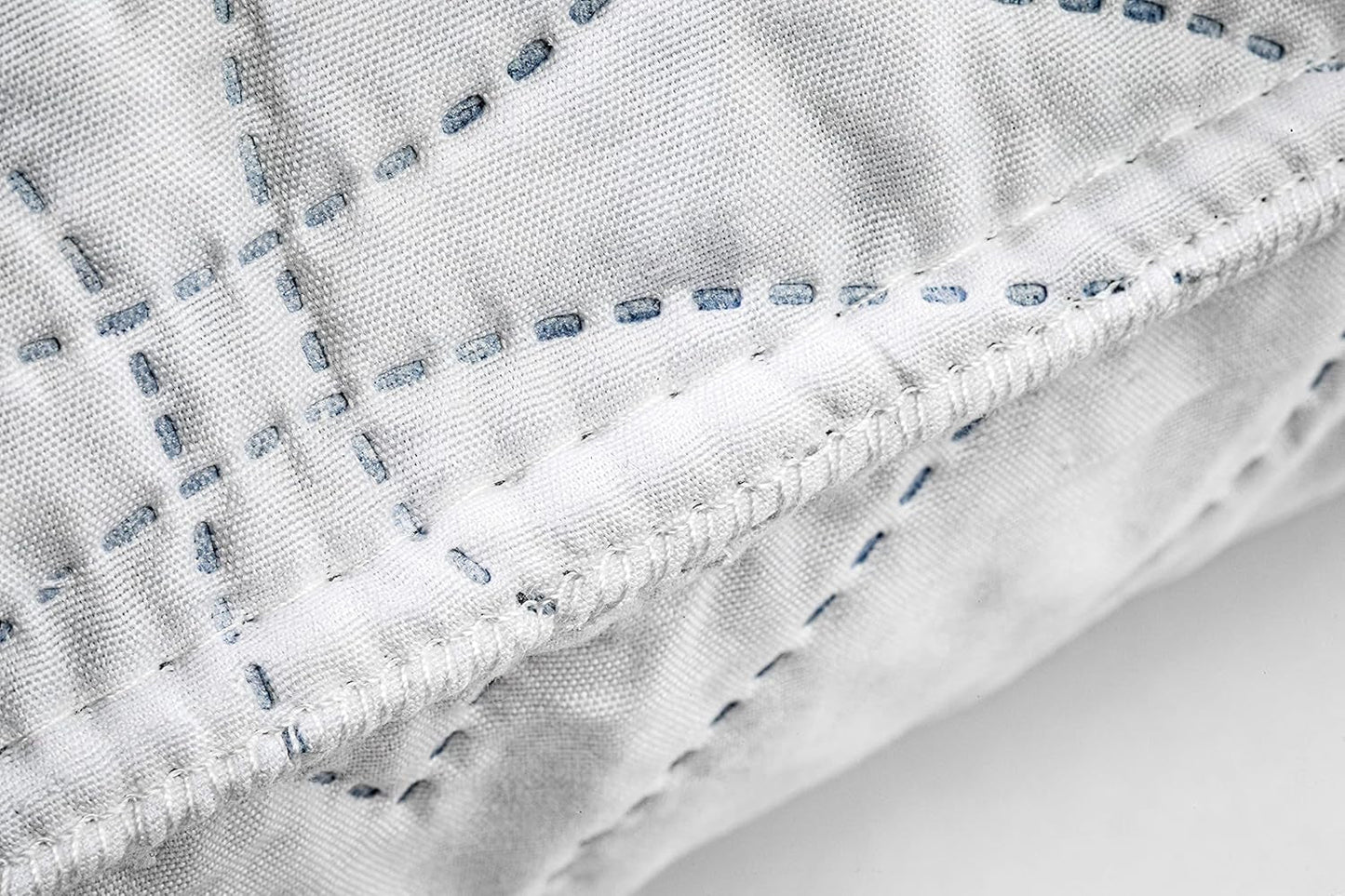 V.I.P. Cuscino Molto Importante V.I.P. Cuscino Memory Flake Cuscino Bianco 45 X 75 cm Fodera Trapuntata in Poliestere Super Traspirante Morbido Made in Italy Naty Shop Cuscini Standard