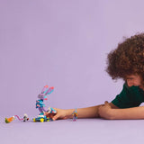 LEGO Dreamzzz Izzie e Bunchurro Il coniglietto da gioco, giocattolo per bambini 7+, set di gioco 2 in 1 con minifigure dell'eroe e Cyberling per un'esperienza di gioco fantasiosa 71490 Set di costruzione Besuche den LEGO-Store