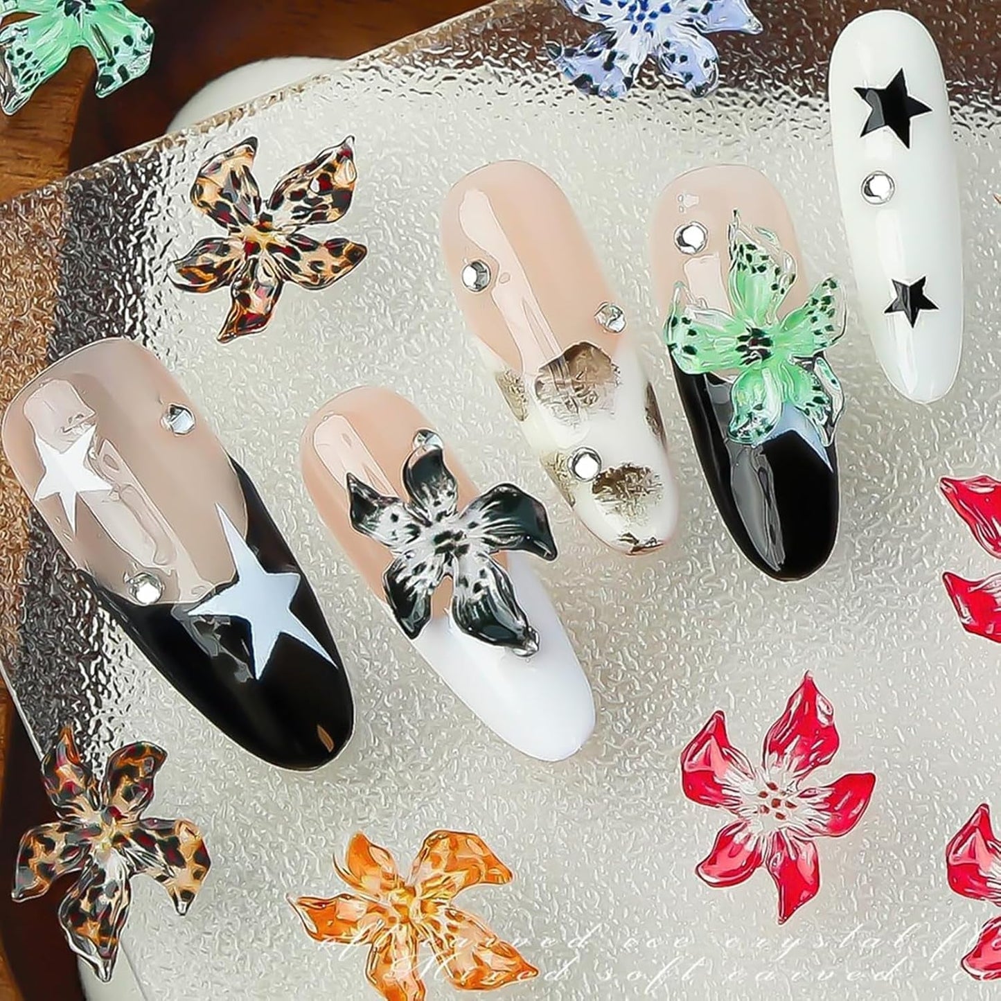 50 ciondoli per unghie con fiori 3D, nail art in gel 3D, ciondoli per unghie, gioielli estivi colorati, accessori per unghie fai da te, cristalli di fiori di ibisco in rilievo, nail art sfumata per le donne
