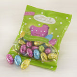 Piccoli Amici di Pasqua al Cioccolato | 2 x 100 g e Mini Uova Decorazione di Cioccolato con Latte Alpino | 2 bustine da 180 g | Uova di cioccolato al latte premium, confezionate in modo allegro e colorato, in quattro colori per Pasqua