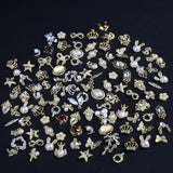 50 Stück Charms per unghie in oro, stili misti Glitzersteine ​​​​Nägel Perle Legierung Nagel Steine ​​​​Blume Schmetterling Strasssteine ​​​​Nägel Herz Stern Nagel Charms DIY Nail Art Zubehör Frauen Nägel Deko