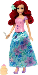 Mattel Disney Princess Ariel Set di bambole alla moda Spin & Reveal con 11 sorprese, inclusi 5 accessori, 5 adesivi e una scena di gioco ispirata al film HTV88
