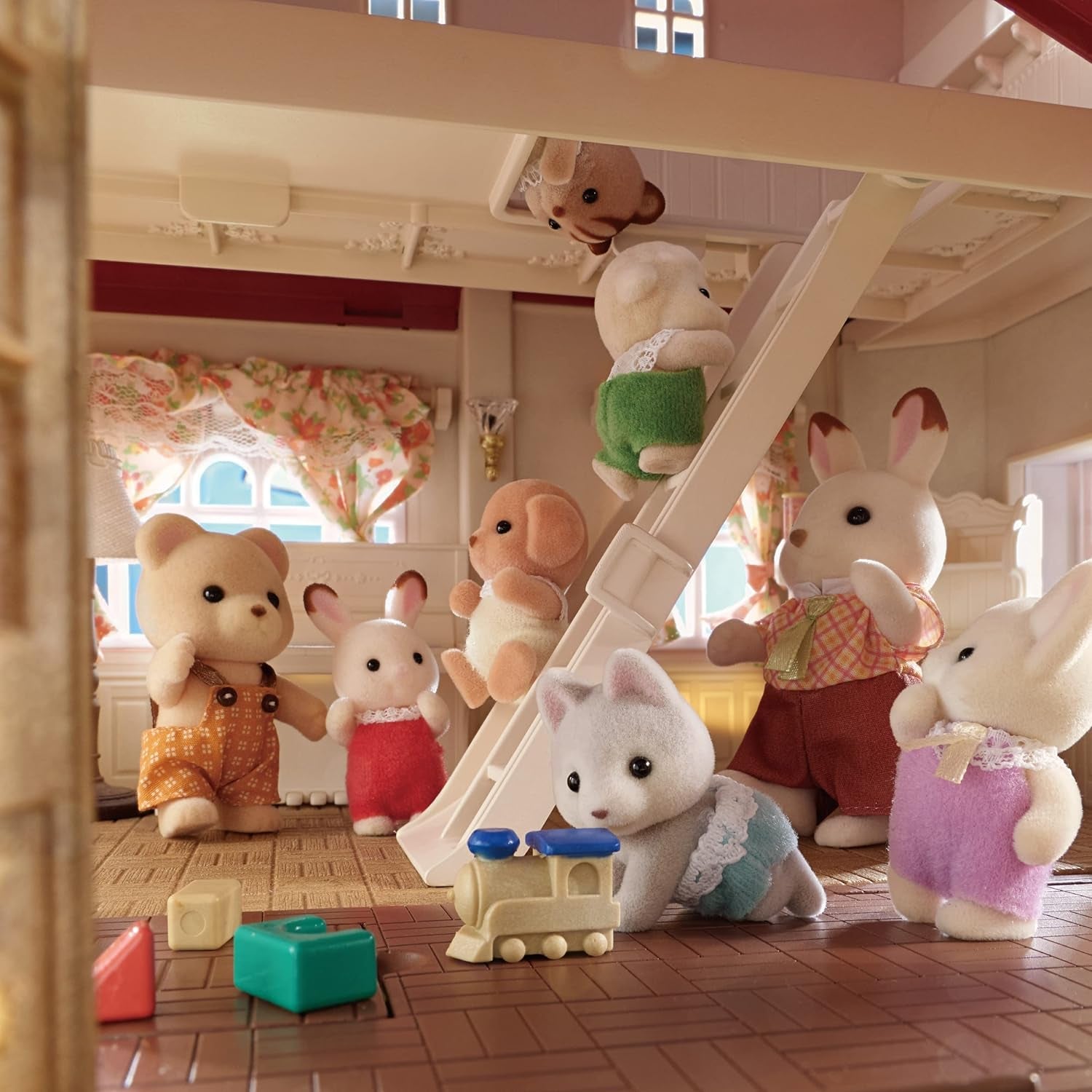 Sylvanian Families 5716 Residenza a schiera con mansarda
