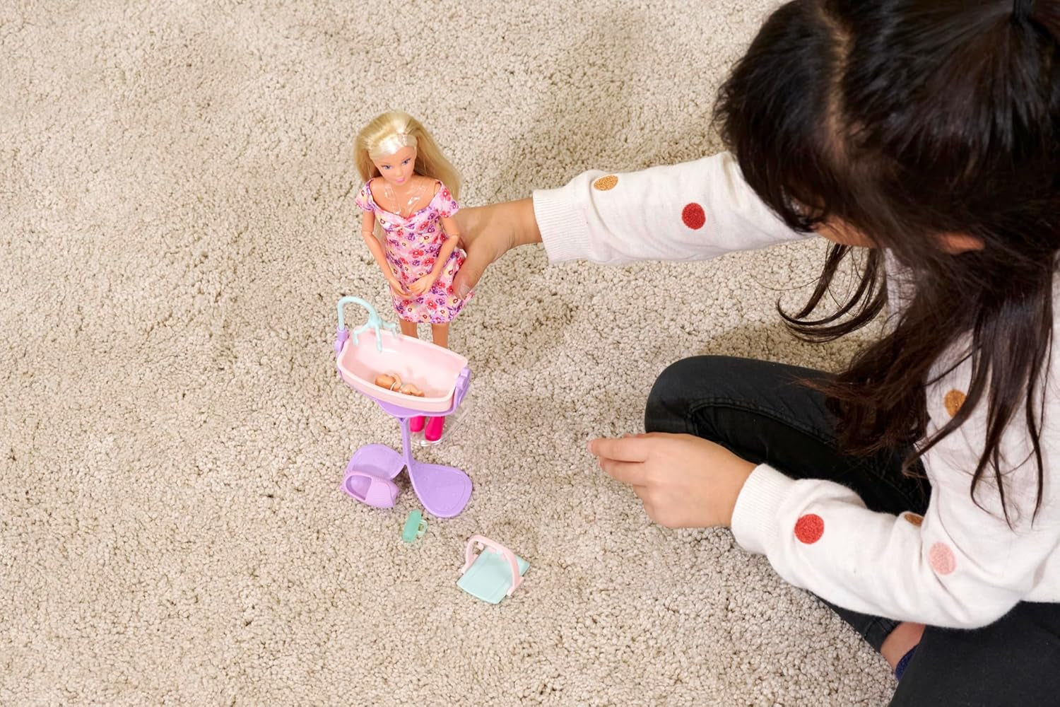 Simba 105733680 Steffi LOVE bambola Hello Baby (29 cm) - bambola da gioco incinta con pancia in crescita, bambola e accessori - giocattolo per bambini per ragazze e ragazzi dai 3 anni, nero Bambole Naty Shop