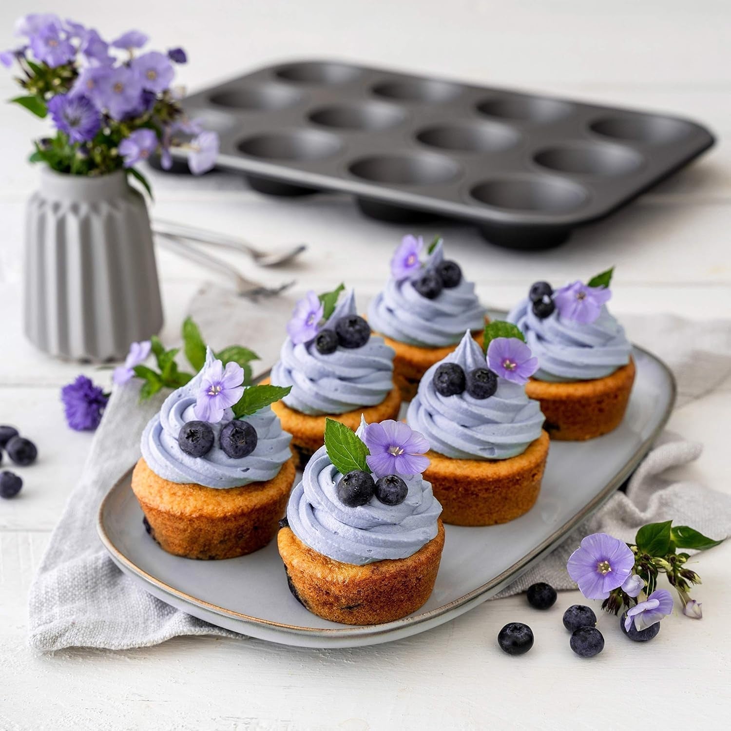 Zenker 12Er Muffinform Energy, Premium-Backform, Für Köstliche Kuchen, Verkürzt Die Backzeit Um Bis Zu 20% (Farbe: Silber/Anthrazit), Menge: 1 Stück, Hellgrau Und Dunkelgrau Stampi e vassoi per cuocere Naty Shop