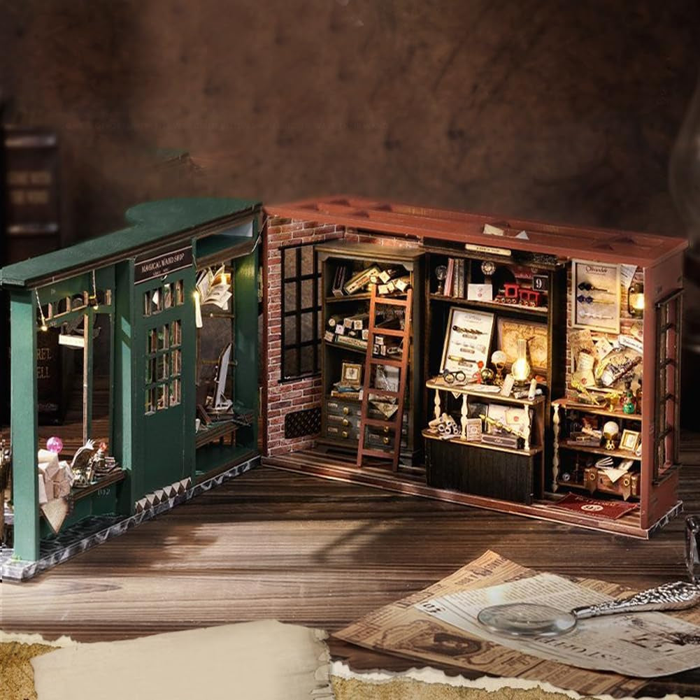 Magic Shop Casa delle bambole con copertura antipolvere Kit di mobili per casa delle bambole in miniatura fai-da-te Scala 1:24 Regalo creativo per bambini Adolescenti Regalo di compleanno