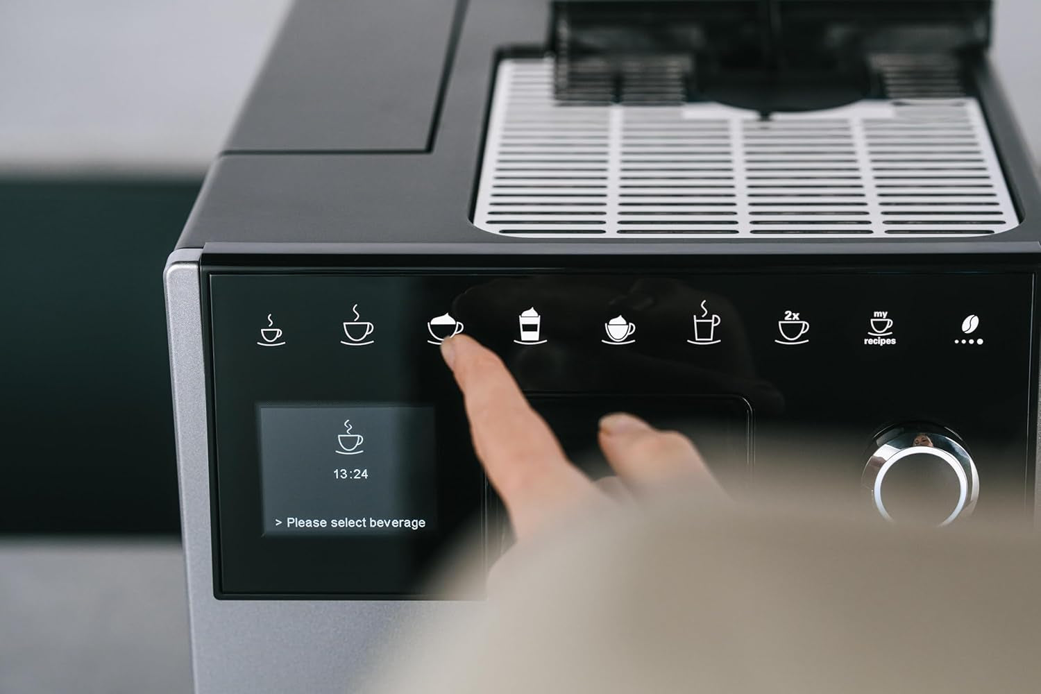 Melitta CI Touch - Macchina per caffè espresso completamente automatica con sistema per il latte, macchina per caffè espresso con macinacaffè integrato e cappuccinatore, ad es. per espresso o cappuccino, argento