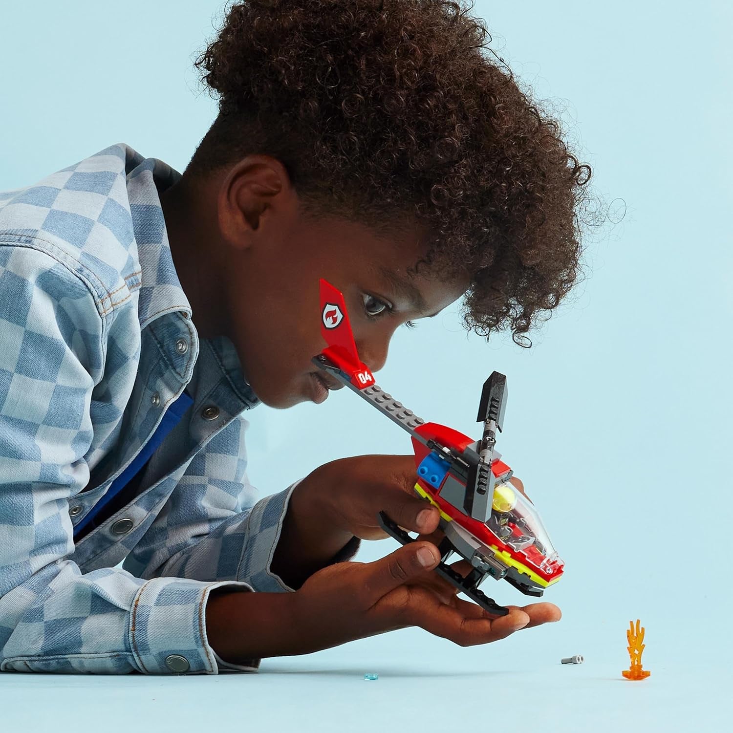 Elicottero dei vigili del fuoco LEGO City, giocattolo per elicottero e set di personaggi del pilota, elicottero dei pompieri per un'esperienza di gioco fantasiosa, regalo per bambini, ragazzi e ragazze a partire da 5 anni 60411 Set da costruzione Besuche den LEGO-Store