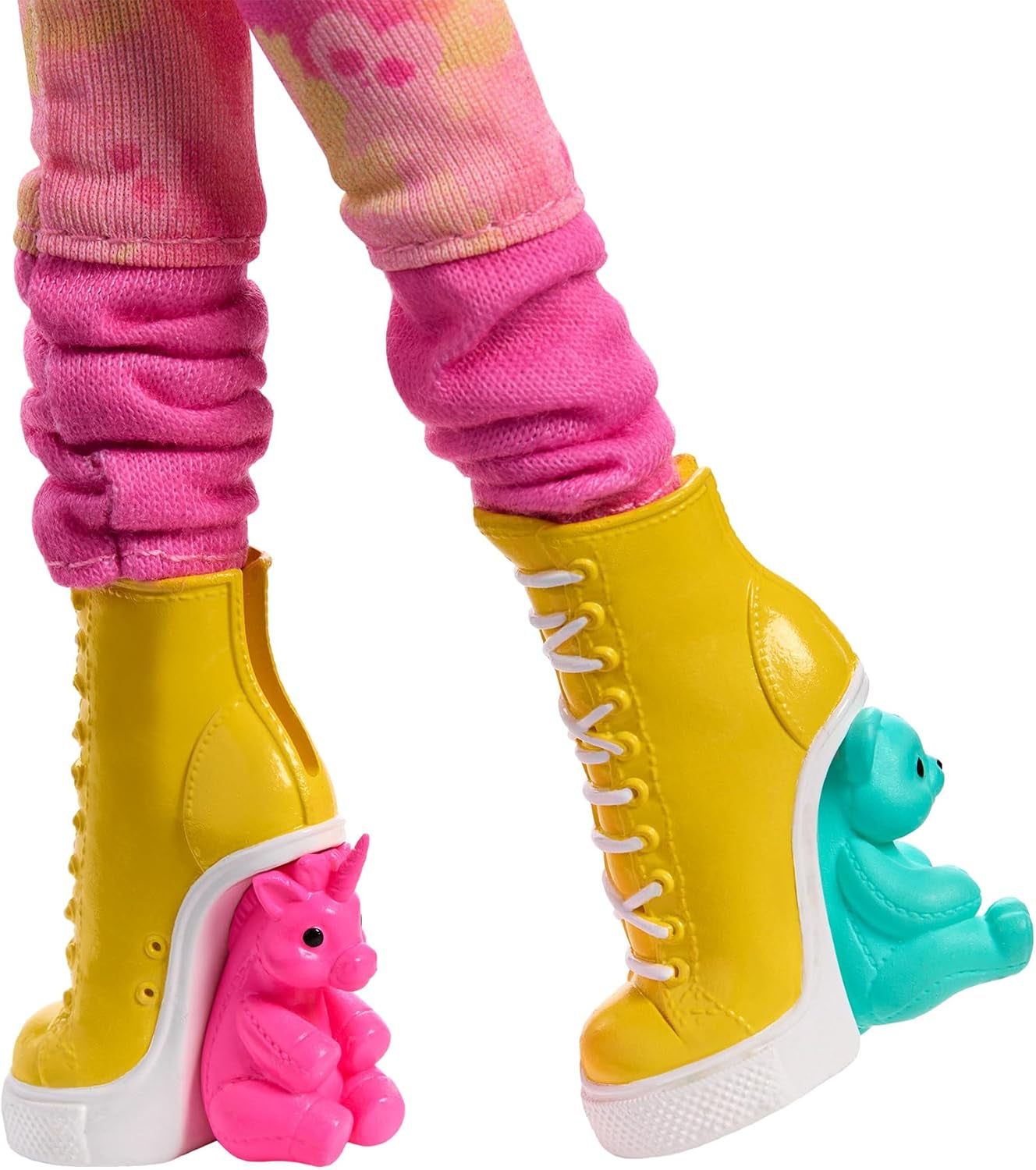 Monster High Wednesday Bambola e accessori, Figura da collezione Enid Sinclair in rosa con berretto e zaino, supporto per bambola, HXJ05 Naty Shop Dolls