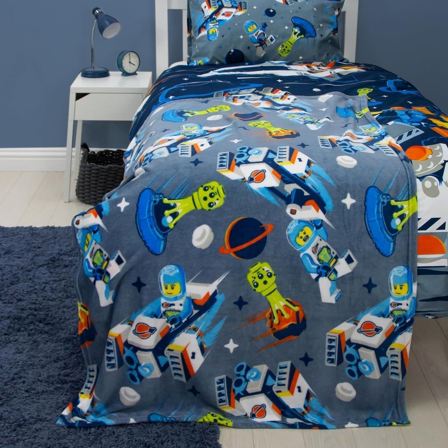 Coperta in pile ufficiale LEGO® City di Character World, morbidissima, calda coperta blu, design Cityspace, perfetta per la camera da letto, il campeggio e per dormire, letti e coperte da 100 x 150 cm Besuche den Character World-Store