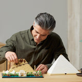 LEGO 21058 Architecture La Piramide di Cheope Kit di costruzione per l'artigianato come hobby creativo, Idea regalo per adulti, uomini, donne, madre, padre, attività creativa, collezione di monumenti famosi Set di costruzione Besuche den LEGO-Store
