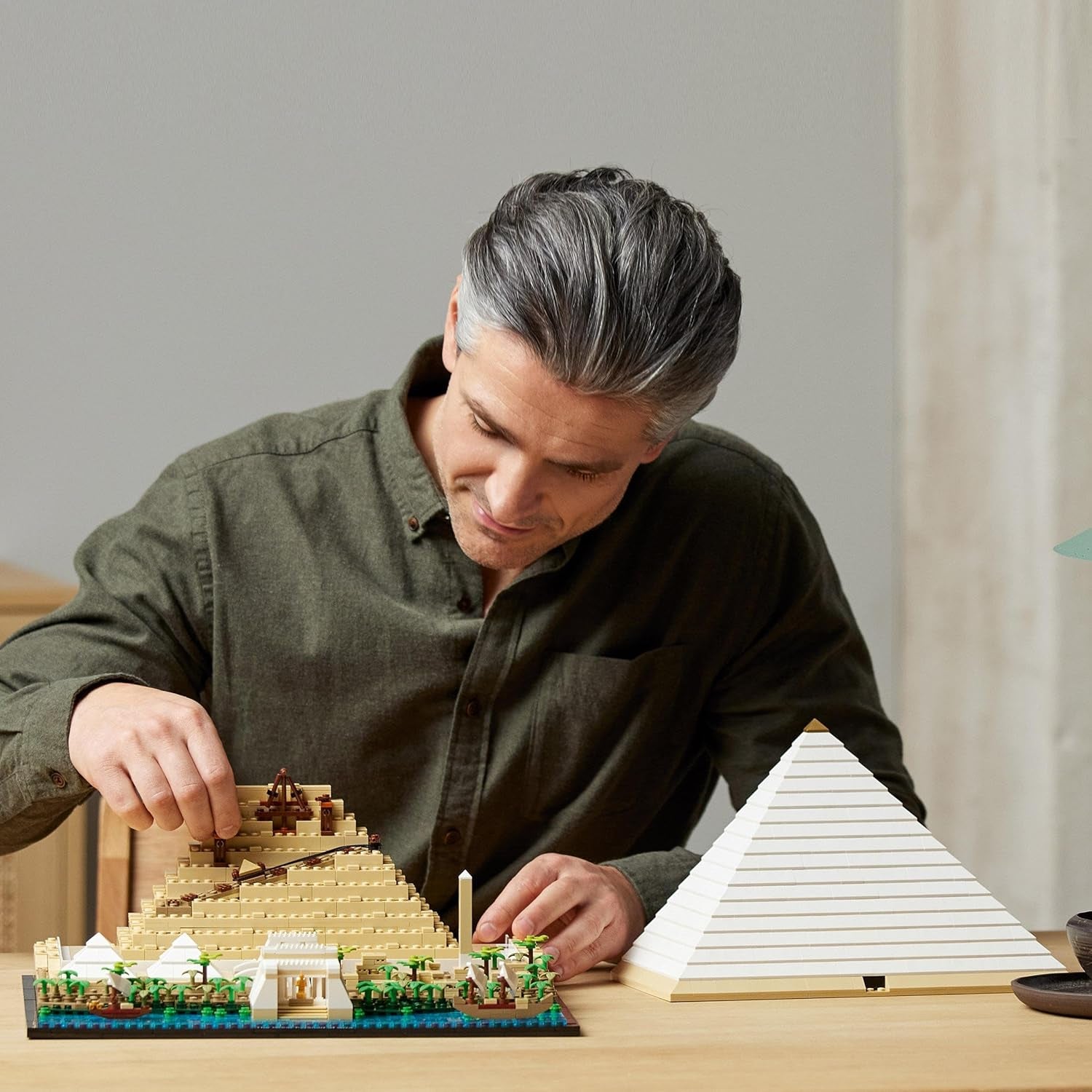 LEGO 21058 Architecture La Piramide di Cheope Kit di costruzione per l'artigianato come hobby creativo, Idea regalo per adulti, uomini, donne, madre, padre, attività creativa, collezione di monumenti famosi Set di costruzione Besuche den LEGO-Store