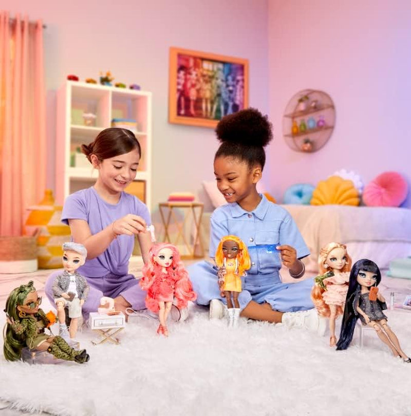 Bambola Arcobaleno di Alta Moda - Aidan Russell - Bambola Viola - Abito alla moda e 10+ Accessori da Gioco Colorati - Per Collezionisti e Bambini dai 4 ai 12 Anni