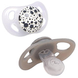 Ciucci per bambini Twistshake – Confezione da 2 | Forma ortodontica | Ultraleggero | Tettarella in morbido silicone | Senza BPA | Adatto a bambini dai 6 mesi | Grigio-bianco
