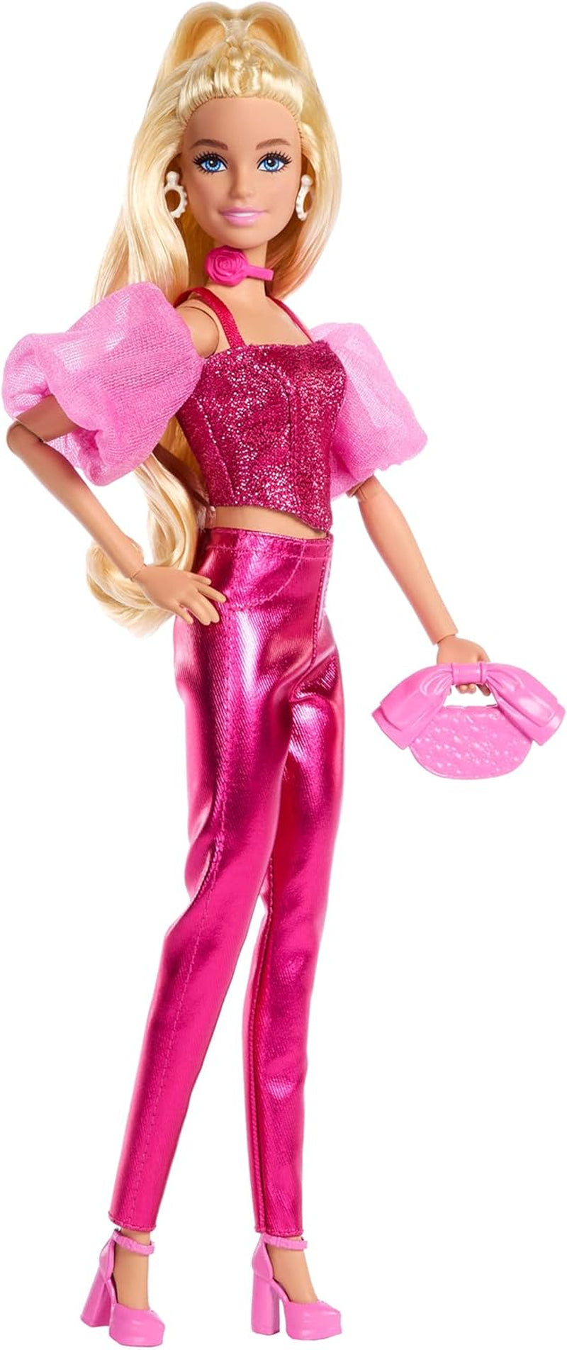 Bambola Barbie Deluxe Style #5 con abito biondo rosa metallizzato, corpetto scintillante e pantaloni scintillanti, con accessori tra cui una collana rosa e una borsetta, JFP40