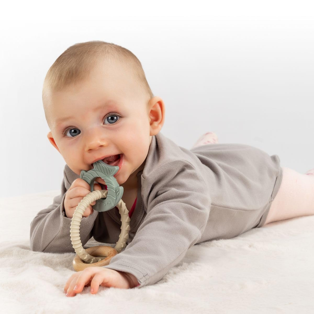 reer BiteDuo | Massaggiagengive in legno di silicone per bambini | Aiuto per la dentizione | Motorized toy