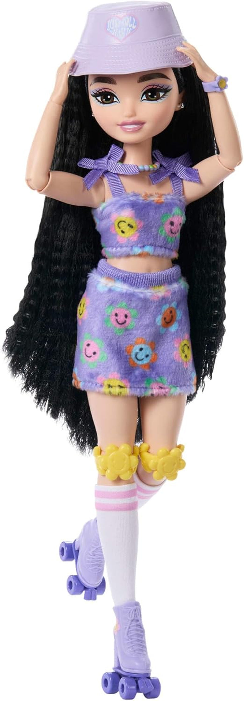 Bambola Barbie Dream Besties e accessori, bambola Barbie Renee alla moda con pattinaggio a rotelle e capelli neri, 12 accessori a tema con video e cibo, JFX99