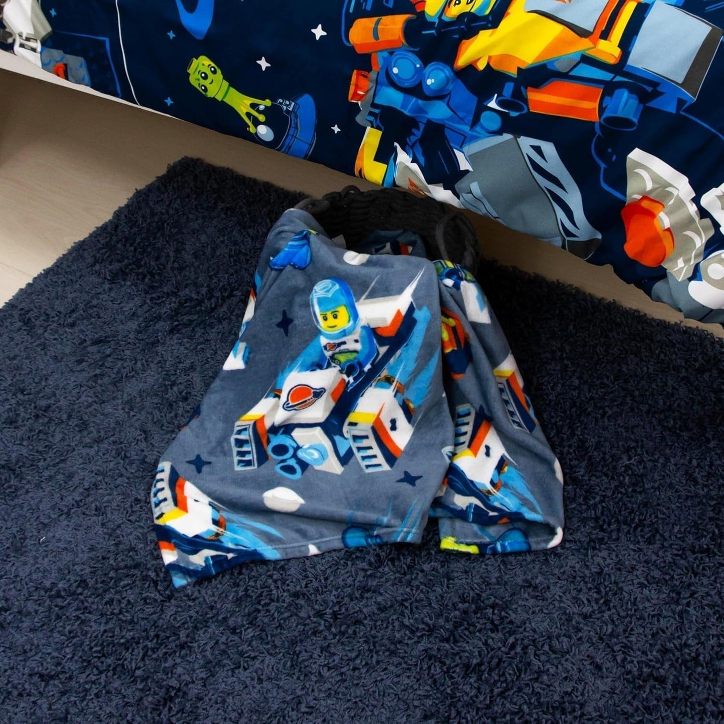 Coperta in pile ufficiale LEGO® City di Character World, morbidissima, calda coperta blu, design Cityspace, perfetta per la camera da letto, il campeggio e per dormire, letti e coperte da 100 x 150 cm Besuche den Character World-Store